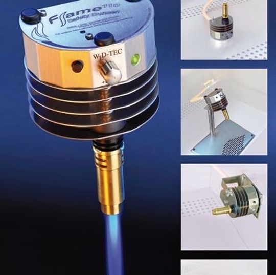 Die Präzisionsflamme flammentgratet oder flammpoliert Kunststoff- und Gummiformteile in industrieller Umgebung. Die Präzisionsflamme flammentgratet oder flammpoliert Kunststoff- und Gummiformteile in industrieller Umgebung.