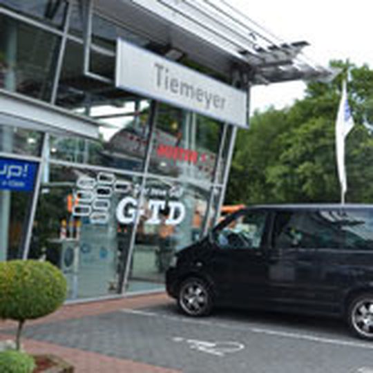 Über alle acht Standorte hinweg hat die Autohausgruppe ständig rund 1.400 Gebrauchtfahrzeuge im Angebot. Über alle acht Standorte hinweg hat die Autohausgruppe ständig rund 1.400 Gebrauchtfahrzeuge im Angebot.
