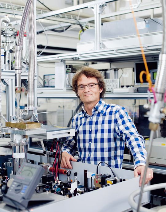 Gespeichertes Licht: Professor Halfmann hat es zusammen mit seinem Team geschafft, Licht für eine Minute zu speichern