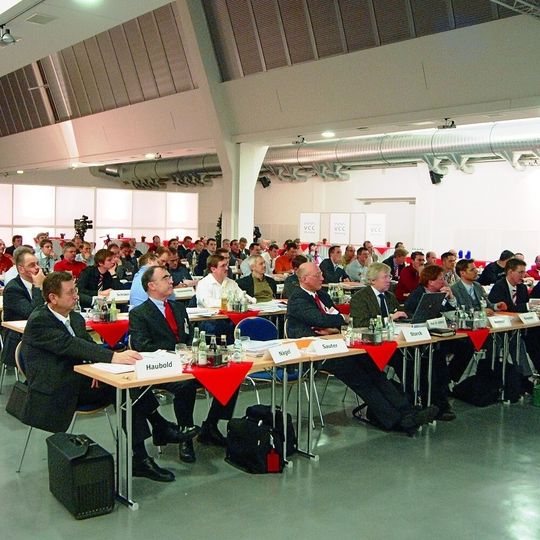 70 Teilnehmer diskutierten Lösungswege anhand konkreter Problemstellungen. 70 Teilnehmer diskutierten Lösungswege anhand konkreter Problemstellungen.