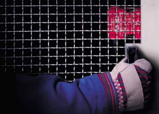 Sicherheit für Maschinen, Anlagen und Bediener Sicherheit für Maschinen, Anlagen und Bediener