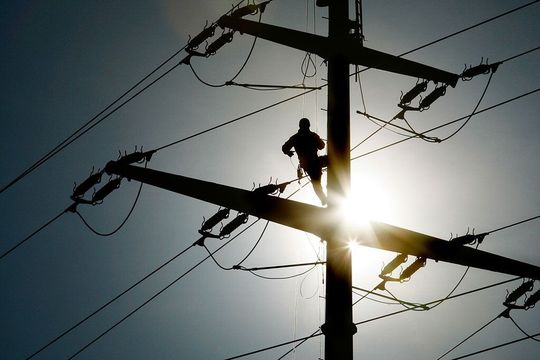 Für KMU kann es sich lohnen den Strom auf dem freien Markt zu beziehen. Für KMU kann es sich lohnen den Strom auf dem freien Markt zu beziehen.