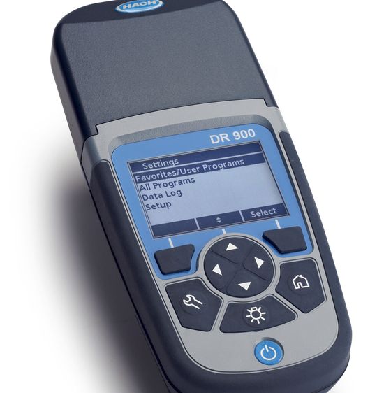 Das neue tragbare Colorimeter DR 900 ist für den Einsatz in rauen und schwierigen Umgebungen geeignet. Das neue tragbare Colorimeter DR 900 ist für den Einsatz in rauen und schwierigen Umgebungen geeignet.