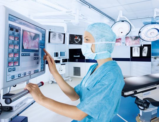 Die Red-Dot-Jury würdigte die gelungene Kombination aus erstklassiger Ästhetik und einer an das Arbeitsumfeld angepassten Benutzerführung des Touchpanels. Die Red-Dot-Jury würdigte die gelungene Kombination aus erstklassiger Ästhetik und einer an das Arbeitsumfeld angepassten Benutzerführung des Touchpanels.
