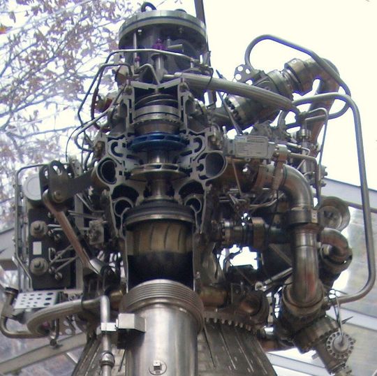 Verrohrungen im Triebwerk der Ariane-Trägerrakete. Verrohrungen im Triebwerk der Ariane-Trägerrakete.