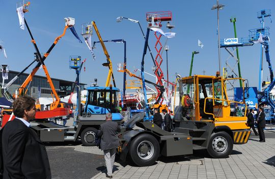 Les salons de la logistique sont nombreux... avec l'allemand CeMAT, le bernois Transport & Logistik et le bâlois Pack & Move. Les salons de la logistique sont nombreux... avec l'allemand CeMAT, le bernois Transport & Logistik et le bâlois Pack & Move.