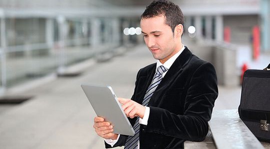 Für Außendienstmitarbeiter, die unterwegs auf Daten zugreifen müssen, ist das CRM.pad besonders praktisch: Alle relevanten Informationen sind jederzeit abrufbar und erleichtern das mobile Arbeiten. Für Außendienstmitarbeiter, die unterwegs auf Daten zugreifen müssen, ist das CRM.pad besonders praktisch: Alle relevanten Informationen sind jederzeit abrufbar und erleichtern das mobile Arbeiten.