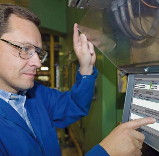 Datenerfassung in der Metallverarbeitung braucht einfache Dialoge und robuste Industrie-PC. Datenerfassung in der Metallverarbeitung braucht einfache Dialoge und robuste Industrie-PC.