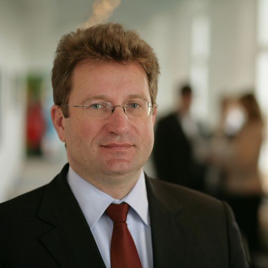 Mathias Schliep, Vorsitzender der Geschäftsführung Thimm Gruppe: „Dank der Nähe unserer Produktionsstandorte zu unseren Kunden können wir die Auftragsbearbeitung künftig noch besser steuern und Kapazitäten optimaler planen.“ Mathias Schliep, Vorsitzender der Geschäftsführung Thimm Gruppe: „Dank der Nähe unserer Produktionsstandorte zu unseren Kunden können wir die Auftragsbearbeitung künftig noch besser steuern und Kapazitäten optimaler planen.“