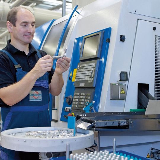 CAQ-Messplätze in jeder Maschinengruppe sollen das konsequente Bekenntnis zum Qualitätsmanagement zum Ausdruck bringen.