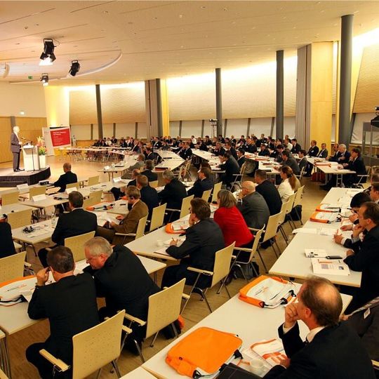 Die Fachtagung „Kunststofftrends im Automobil“ wird von der Wolfsburg AG und dem Netzwerk „Werkstoff Innovation Niedersachsen“ (WIN) der Ostfalia Hochschule Wolfsburg veranstaltet. Die Fachtagung „Kunststofftrends im Automobil“ wird von der Wolfsburg AG und dem Netzwerk „Werkstoff Innovation Niedersachsen“ (WIN) der Ostfalia Hochschule Wolfsburg veranstaltet.