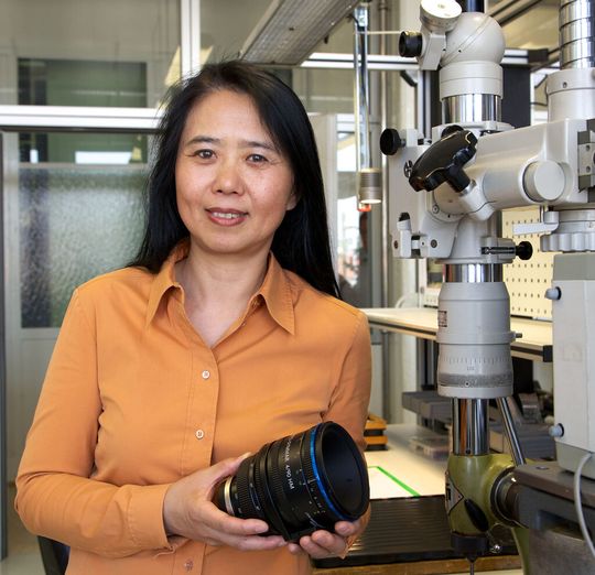 Seit Mitte 2007 ist Lingli Wang Entwicklungschefin beim Optikspezialisten Schneider Kreuznach Seit Mitte 2007 ist Lingli Wang Entwicklungschefin beim Optikspezialisten Schneider Kreuznach