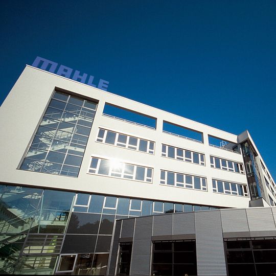Die Mahle-Zentrale in Stuttgart. Mahle rechnet in der zweiten Jahreshälfte 2014 mit der Freigabe der Verträge durch die zuständigen Kartell- und Aufsichtsbehörden. Die Mahle-Zentrale in Stuttgart. Mahle rechnet in der zweiten Jahreshälfte 2014 mit der Freigabe der Verträge durch die zuständigen Kartell- und Aufsichtsbehörden.