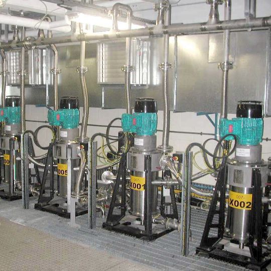 Mehrstufige Gegenstromextraktion mit den Zentrifugalextraktoren von Cinc Mehrstufige Gegenstromextraktion mit den Zentrifugalextraktoren von Cinc