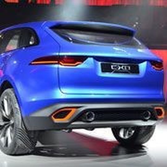 Jaguar präsentierte im Frankfurter Thurn-und-Taxis-Palais die Studie des neuen Sportcrossovers C-X 17. Jaguar präsentierte im Frankfurter Thurn-und-Taxis-Palais die Studie des neuen Sportcrossovers C-X 17.