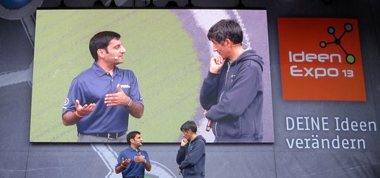 IdeenExpo: Rahman Jamal (links) und Ranga Yogeshwar (rechts) diskutierten über Technik zum Anfassen im Unterricht, die Zukunft der Bildung und Frauen in technischen Berufen