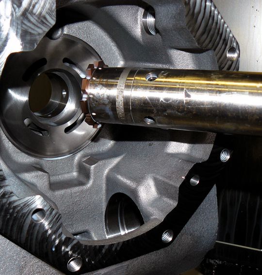 Auch wenn Taktzeiten durch die relativ kurzen Passungslängen keinen hohen Stellenwert besitzen, fährt man mit CircoTec RX 220 m/min bei 0,25 mm pro Zahn. Auch wenn Taktzeiten durch die relativ kurzen Passungslängen keinen hohen Stellenwert besitzen, fährt man mit CircoTec RX 220 m/min bei 0,25 mm pro Zahn.