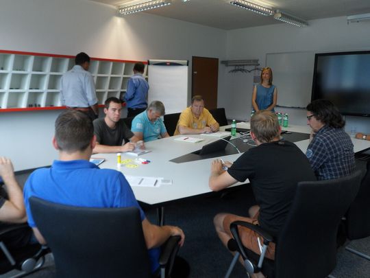 Die Teilnehmer tauschten ihre Erfahrungen in Workshops aus. Die Teilnehmer tauschten ihre Erfahrungen in Workshops aus.