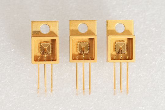 Galliumnitrid-Transistoren für effiziente Leistungselektronik: Ströme von bis zu 100 A und Durchbruchsspannungen von über 600 V sind möglich.