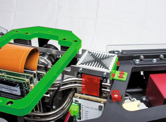 Bei der modellbasierten Montageprüfung werden die digitalen Solldaten montierter Bauteile mit dem realen Ergebnis durch eine Software miteinander verglichen. Fehler werden unmittelbar erkannt. Bei der modellbasierten Montageprüfung werden die digitalen Solldaten montierter Bauteile mit dem realen Ergebnis durch eine Software miteinander verglichen. Fehler werden unmittelbar erkannt.
