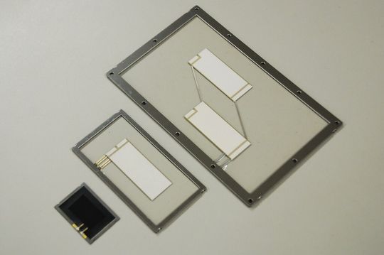 Piezo-Film-Lautsprecher: Für den neuen OLED-Fernseher von LG Electronics hat Kyocera eine Lösung entwickelt, die gerade einen Millimeter tief ist Piezo-Film-Lautsprecher: Für den neuen OLED-Fernseher von LG Electronics hat Kyocera eine Lösung entwickelt, die gerade einen Millimeter tief ist