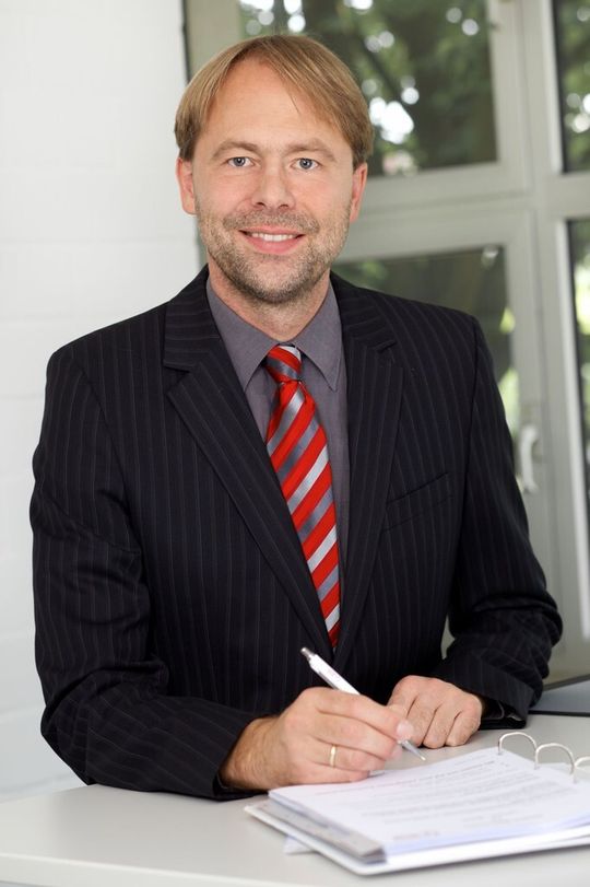 Dr. Matthias Lenord übernimmt den Vorsitz der Geschäftsführung von Lenord, Bauer Co. Dr. Matthias Lenord übernimmt den Vorsitz der Geschäftsführung von Lenord, Bauer Co.