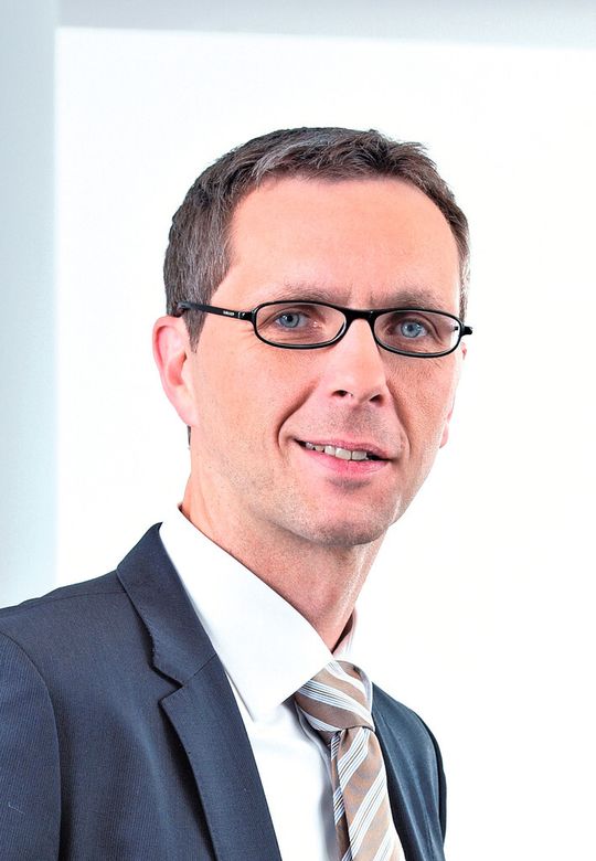 Dr. Guido Beckmann, ETG-Experte für funktionale Sicherheit: "Das FSoE Conformance Test Tool bietet die Möglichkeit, die FSoE-Protokollfunktionalität automatisch und vollständig zu überprüfen und somit den Nachweis der spezifikationskonformen Implementierung zu liefern. Das Tool hilft, Fehler beim Implementieren frühzeitig zu erkennen und muss zudem für die Freigabe des Geräts obligatorisch durchgeführt und natürlich bestanden werden." Dr. Guido Beckmann, ETG-Experte für funktionale Sicherheit: "Das FSoE Conformance Test Tool bietet die Möglichkeit, die FSoE-Protokollfunktionalität automatisch und vollständig zu überprüfen und somit den Nachweis der spezifikationskonformen Implementierung zu liefern. Das Tool hilft, Fehler beim Implementieren frühzeitig zu erkennen und muss zudem für die Freigabe des Geräts obligatorisch durchgeführt und natürlich bestanden werden."