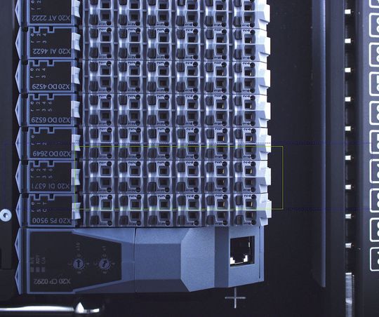 Stück für Stück prüft VisionPro von Cognex die Feldklemmen auf Position und Bautyp. Stück für Stück prüft VisionPro von Cognex die Feldklemmen auf Position und Bautyp.
