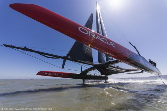 Segelst du noch oder fliegst du schon: Die AC72 des Teams Oracle Segelst du noch oder fliegst du schon: Die AC72 des Teams Oracle