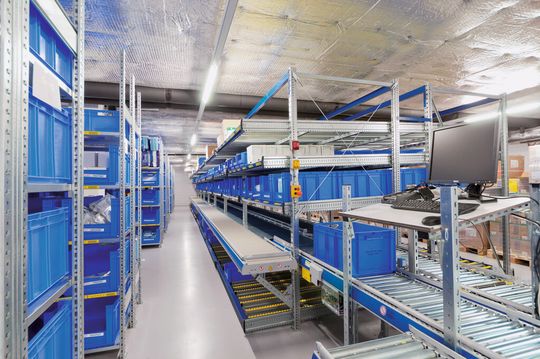 Que cela soit dans les hopitaux, comme ici, ou dans les ateliers la logisitique se glisse partout.