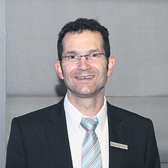 Dipl.-Ing. Bernd Hermeler, Marketing-, Verkaufs- und Serviceleiter der Cemecon AG in Würselen: „Die Diamantstruktur ist im Grunde sehr rau. Was wir nun haben, ist eine superglatte Diamantbeschichtung.“ Dipl.-Ing. Bernd Hermeler, Marketing-, Verkaufs- und Serviceleiter der Cemecon AG in Würselen: „Die Diamantstruktur ist im Grunde sehr rau. Was wir nun haben, ist eine superglatte Diamantbeschichtung.“