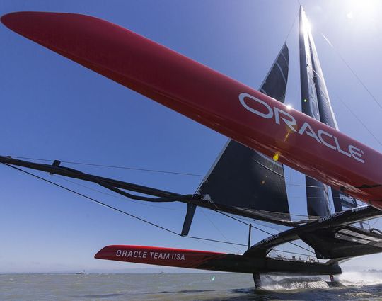 Segelst du noch oder fliegst du schon: Die AC72 des Teams Oracle Segelst du noch oder fliegst du schon: Die AC72 des Teams Oracle