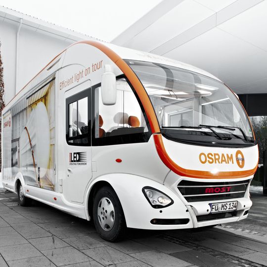 Futuristisches Outfit: der Showtruck von Most Mobile Specials, mit dem Osram in 13 Ländern unterwegs war. Futuristisches Outfit: der Showtruck von Most Mobile Specials, mit dem Osram in 13 Ländern unterwegs war.