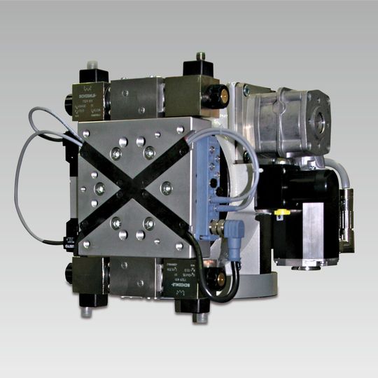 Für die bereits auf der Motek 2012 vorgestellten Drehmodule mit integrierter Mediendurchführung zeigt Roehmheld auf der diesjährigen Messe neue Konfigurationsmöglichkeiten Für die bereits auf der Motek 2012 vorgestellten Drehmodule mit integrierter Mediendurchführung zeigt Roehmheld auf der diesjährigen Messe neue Konfigurationsmöglichkeiten