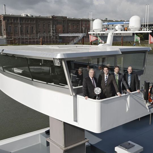 Willi Vrancken, Schiffseigner MS Goblin, Scheepvaartbedrijf, Vranken BV, Sascha Odermatt, Geschäftsführer Rheinhafen Krefeld, Luc Malysse – Leiter Transportlogistik Binnenschiffahrt bei Cargill, Dr. Christoph von Reden, Geschäftsführer Cargill Deutschland GmbH (v.l.). Willi Vrancken, Schiffseigner MS Goblin, Scheepvaartbedrijf, Vranken BV, Sascha Odermatt, Geschäftsführer Rheinhafen Krefeld, Luc Malysse – Leiter Transportlogistik Binnenschiffahrt bei Cargill, Dr. Christoph von Reden, Geschäftsführer Cargill Deutschland GmbH (v.l.).