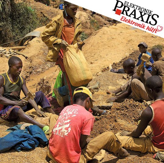 Eine Zinnmine in Nyabibwe in der nördlichen Kivu-Provinz der DR Kongo: Das Zinnerz wird im Tagebau abgebaut, die meisten Arbeiter verfügen nur über einfache Werkzeuge. Eine Zinnmine in Nyabibwe in der nördlichen Kivu-Provinz der DR Kongo: Das Zinnerz wird im Tagebau abgebaut, die meisten Arbeiter verfügen nur über einfache Werkzeuge.