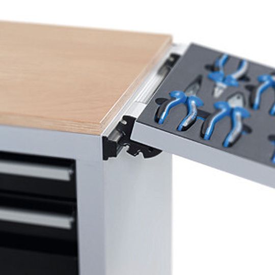 Das Einhängesystem Clip-o-flex kann an Wände, Werkbänke, Lochblechelemente oder anMaschinen montiert werden. Das Einhängesystem Clip-o-flex kann an Wände, Werkbänke, Lochblechelemente oder anMaschinen montiert werden.