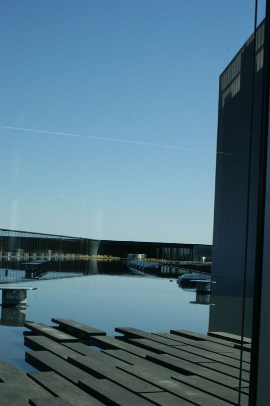 Der Teich ist künstlich angelegt und sorgt für eine besseres Mikroklima. Der Teich ist künstlich angelegt und sorgt für eine besseres Mikroklima.