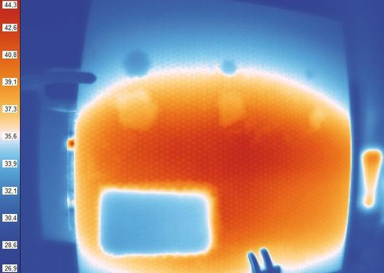 Materialfehler werden aufgrund ihres atypischen Wärmeverhaltens von den Dias-Infrarotkameras sicher detektiert. Materialfehler werden aufgrund ihres atypischen Wärmeverhaltens von den Dias-Infrarotkameras sicher detektiert.
