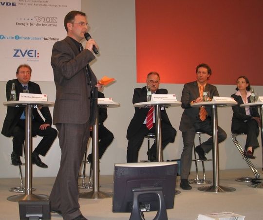 Moderiert wurde die Podiumsdiskussion vom stellv. Chefredakteur und Online CvD, Frank Jablonski. Moderiert wurde die Podiumsdiskussion vom stellv. Chefredakteur und Online CvD, Frank Jablonski.