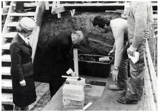 U.I. Lapp: Ursula Ida und Oskar Lapp legten 1963 den Grundstein für Neubau des Kabelwerks in der Oskar-Lapp-Straße 5 U.I. Lapp: Ursula Ida und Oskar Lapp legten 1963 den Grundstein für Neubau des Kabelwerks in der Oskar-Lapp-Straße 5