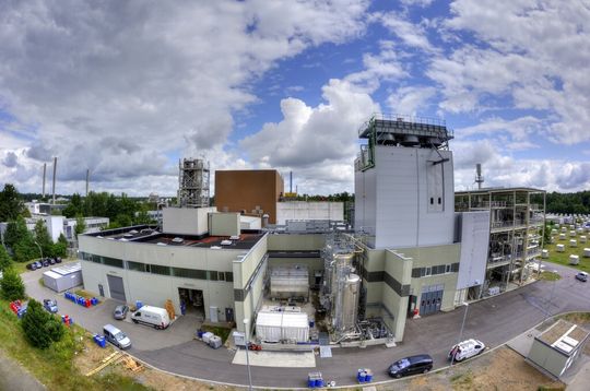 Die Bioliq-Anlage am KIT: In einem mehrstufigen Prozess entstehen aus Stroh und anderen biogenen Reststoffen hochwertige synthetische Kraftstoffe. Die Bioliq-Anlage am KIT: In einem mehrstufigen Prozess entstehen aus Stroh und anderen biogenen Reststoffen hochwertige synthetische Kraftstoffe.