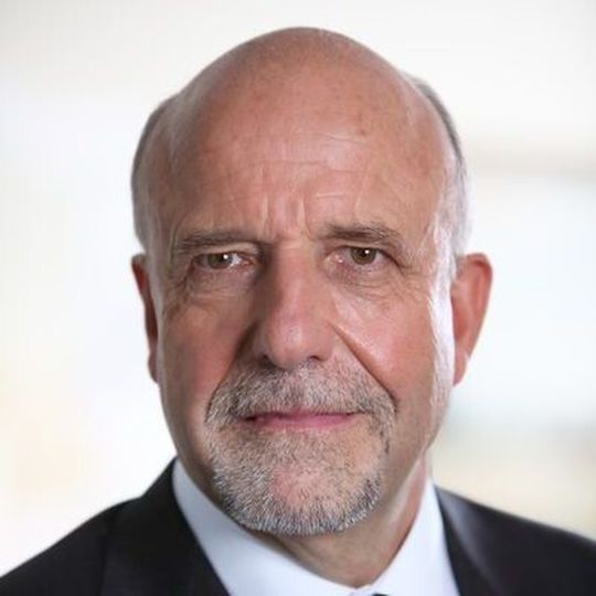 Wolfgang Fritsch-Albert bleibt Vorsitzender des Vorstands der Westfalen Gruppe. Wolfgang Fritsch-Albert bleibt Vorsitzender des Vorstands der Westfalen Gruppe.
