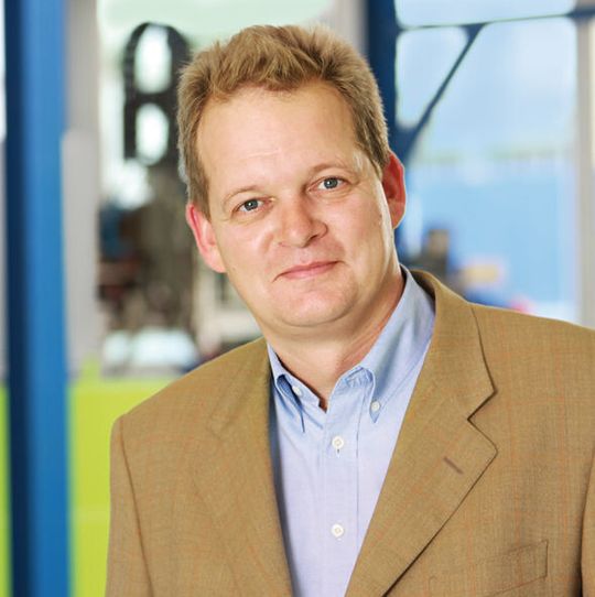„Durch unsere mehr als vierzigjährige Erfahrung können wir gemeinsam mit unseren Kunden schnelle Sonderlösungen erstellen“, sagt Ratiolab-Geschäftsführer Johannes Frauendörfer. „Durch unsere mehr als vierzigjährige Erfahrung können wir gemeinsam mit unseren Kunden schnelle Sonderlösungen erstellen“, sagt Ratiolab-Geschäftsführer Johannes Frauendörfer.