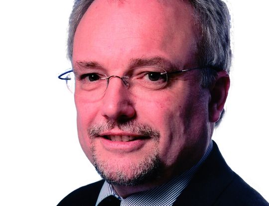 Dr. Heinz Wesch, Geschäftsführer Phoenix Contact, Blomberg: „Man sollte nicht darüber nachdenken, wie man outsourct, sondern besser darüber, wie man das eigene Know-how und das der Mitarbeiter optimal für den eigenen Erfolg nutzen kann.“ Bild: Phoenix Contact Dr. Heinz Wesch, Geschäftsführer Phoenix Contact, Blomberg: „Man sollte nicht darüber nachdenken, wie man outsourct, sondern besser darüber, wie man das eigene Know-how und das der Mitarbeiter optimal für den eigenen Erfolg nutzen kann.“ Bild: Phoenix Contact