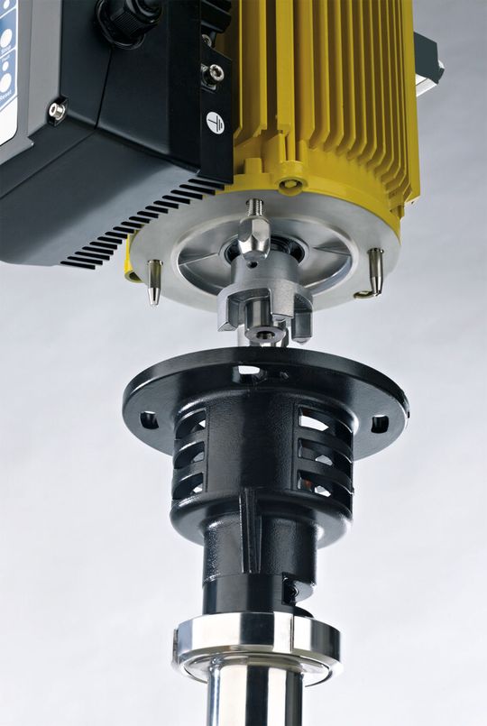 Der neue Motor-Schnellverschluss der Baureihe B70V 120.1 sorgt für eine Erleichterung beim Handling der Pumpe. Der neue Motor-Schnellverschluss der Baureihe B70V 120.1 sorgt für eine Erleichterung beim Handling der Pumpe.