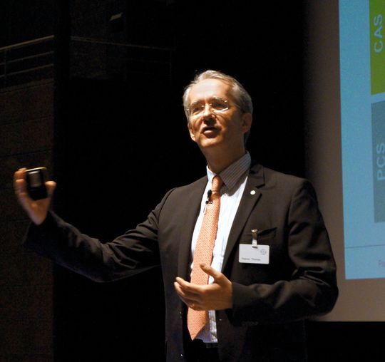 „Öl ist nicht immer die logische Lösung: Auch CO2 ist kein Abfall – es kann ein Rohstoff werden. Suchen Sie die Kohlenwasserstoffbausteine und bauen Sie darauf auf!“ „Öl ist nicht immer die logische Lösung: Auch CO2 ist kein Abfall – es kann ein Rohstoff werden. Suchen Sie die Kohlenwasserstoffbausteine und bauen Sie darauf auf!“