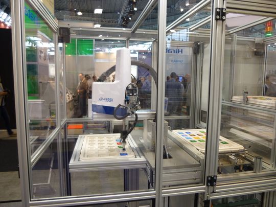 Die vierachsigen Scara-Roboter der AR-F-Serie lösen die Vorgängergeneration ab und sind gut für schnelle und flexible Montage- und Handhabungsaufgaben geeignet. Die vierachsigen Scara-Roboter der AR-F-Serie lösen die Vorgängergeneration ab und sind gut für schnelle und flexible Montage- und Handhabungsaufgaben geeignet.