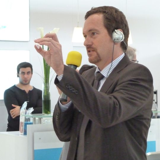 Dr. Daniel Wehrhahn, Eppendorf AG, präsentiert das neue Eppendorf Tube 5.0 mL. Dr. Daniel Wehrhahn, Eppendorf AG, präsentiert das neue Eppendorf Tube 5.0 mL.