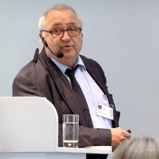 Dr. Friedrich Lottspeich beim Life Science Spotlight 2013. Dr. Friedrich Lottspeich beim Life Science Spotlight 2013.